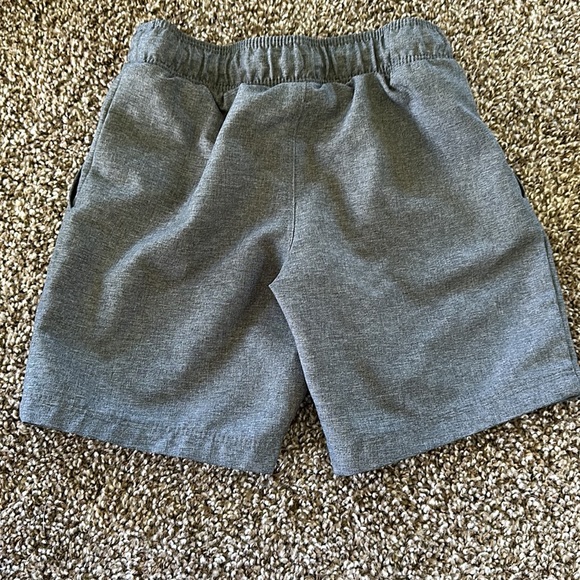 Adorable 4T Hurley shorts - Picture 2 of 2